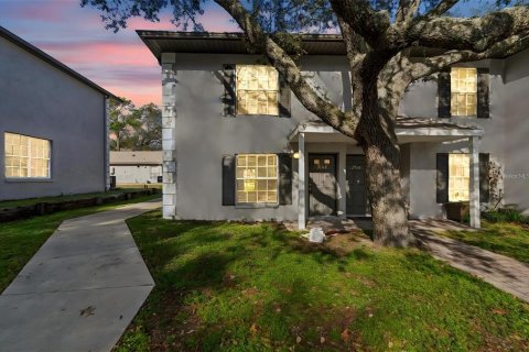 Townhouse in Tampa, Florida 3 bedrooms, 127.09 sq.m. № 2395930 - photo 2