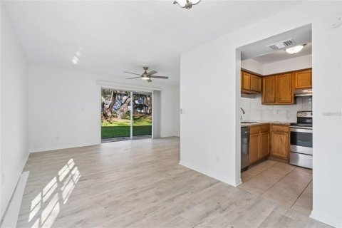 Townhouse in Tampa, Florida 3 bedrooms, 127.09 sq.m. № 2395930 - photo 21