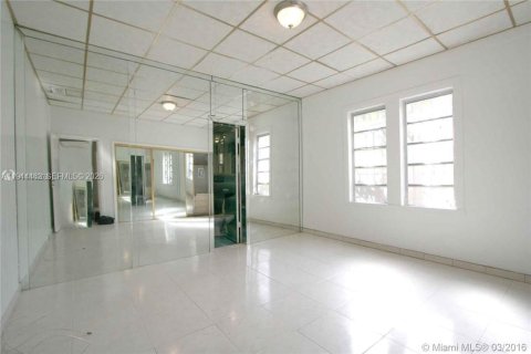 House in Miami, Florida 3 bedrooms, 134.8 sq.m. № 2000944 - photo 6