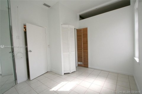 House in Miami, Florida 3 bedrooms, 134.8 sq.m. № 2000944 - photo 7