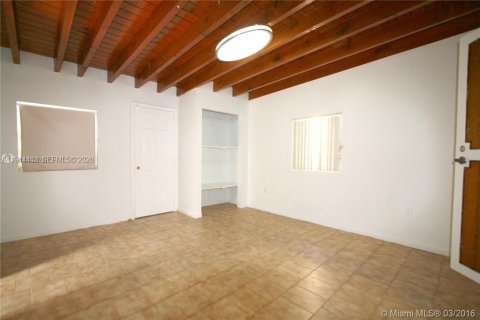 House in Miami, Florida 3 bedrooms, 134.8 sq.m. № 2000944 - photo 8