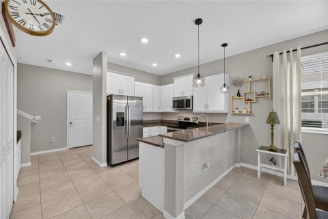 Townhouse in Sun City Center, Florida 3 bedrooms, 172.24 sq.m. № 2385605 - photo 26