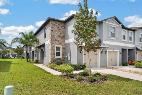 Townhouse in Sun City Center, Florida 3 bedrooms, 172.24 sq.m. № 2385605 - photo 4