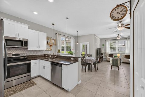 Townhouse in Sun City Center, Florida 3 bedrooms, 172.24 sq.m. № 2385605 - photo 24