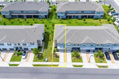 Townhouse in Sun City Center, Florida 3 bedrooms, 172.24 sq.m. № 2385605 - photo 14
