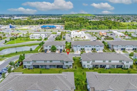 Townhouse in Sun City Center, Florida 3 bedrooms, 172.24 sq.m. № 2385605 - photo 10
