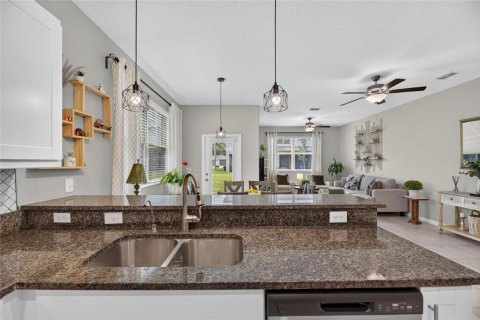 Townhouse in Sun City Center, Florida 3 bedrooms, 172.24 sq.m. № 2385605 - photo 28