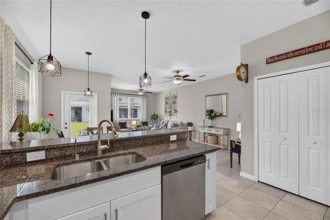 Townhouse in Sun City Center, Florida 3 bedrooms, 172.24 sq.m. № 2385605 - photo 29