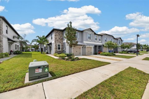 Townhouse in Sun City Center, Florida 3 bedrooms, 172.24 sq.m. № 2385605 - photo 6