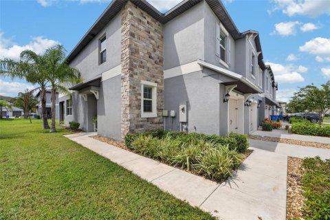 Townhouse in Sun City Center, Florida 3 bedrooms, 172.24 sq.m. № 2385605 - photo 3