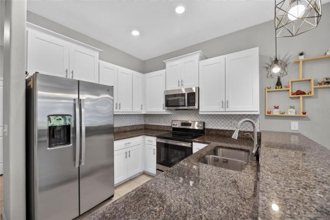 Townhouse in Sun City Center, Florida 3 bedrooms, 172.24 sq.m. № 2385605 - photo 27