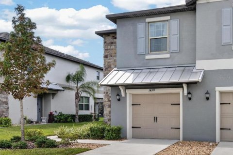 Townhouse in Sun City Center, Florida 3 bedrooms, 172.24 sq.m. № 2385605 - photo 2