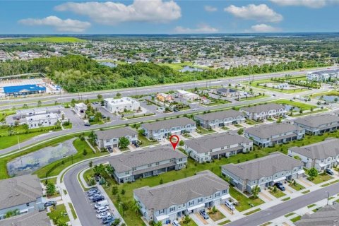 Townhouse in Sun City Center, Florida 3 bedrooms, 172.24 sq.m. № 2385605 - photo 11
