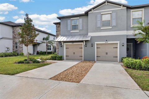 Townhouse in Sun City Center, Florida 3 bedrooms, 172.24 sq.m. № 2385605 - photo 9