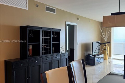 Copropriété à louer à Hallandale Beach, Floride: 3 chambres, 171.03 m2 № 2270369 - photo 9
