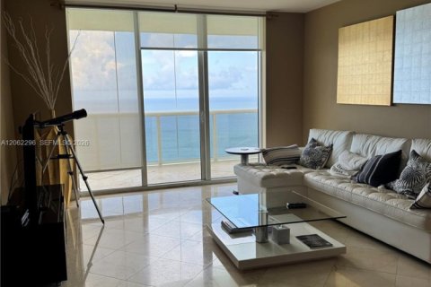 Copropriété à louer à Hallandale Beach, Floride: 3 chambres, 171.03 m2 № 2270369 - photo 3