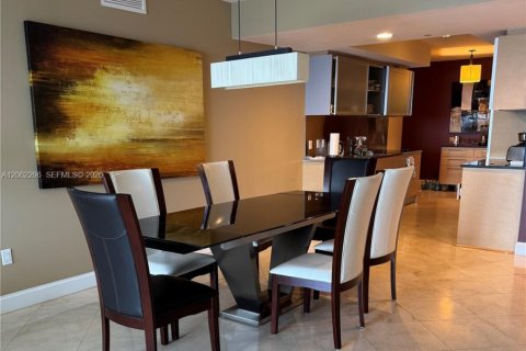 Copropriété à louer à Hallandale Beach, Floride: 3 chambres, 171.03 m2 № 2270369 - photo 7