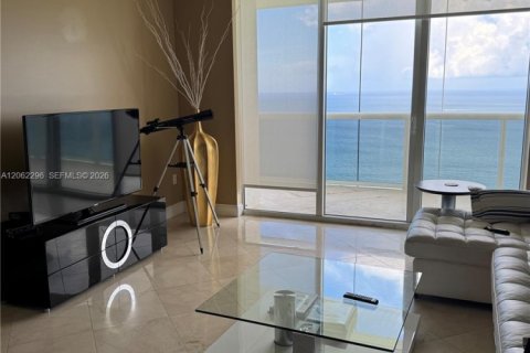 Copropriété à louer à Hallandale Beach, Floride: 3 chambres, 171.03 m2 № 2270369 - photo 2
