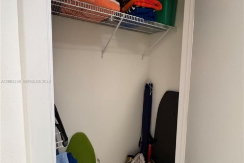 Copropriété à louer à Hallandale Beach, Floride: 3 chambres, 171.03 m2 № 2270369 - photo 23