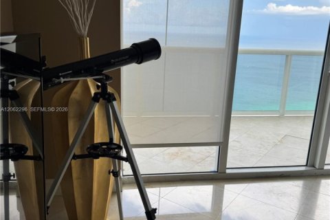 Copropriété à louer à Hallandale Beach, Floride: 3 chambres, 171.03 m2 № 2270369 - photo 4