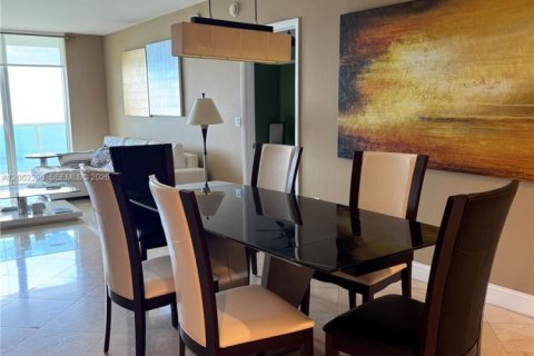 Copropriété à louer à Hallandale Beach, Floride: 3 chambres, 171.03 m2 № 2270369 - photo 10