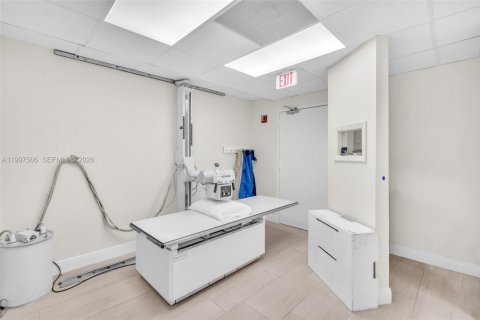 Commercial property in Pembroke Pines, Florida № 2060860 - photo 17