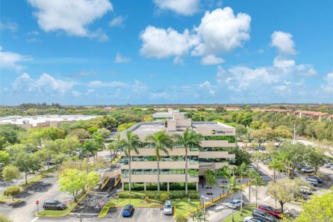 Commercial property in Pembroke Pines, Florida № 2060860 - photo 2