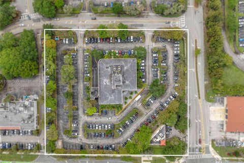 Commercial property in Pembroke Pines, Florida № 2060860 - photo 3