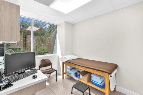 Commercial property in Pembroke Pines, Florida № 2060860 - photo 26