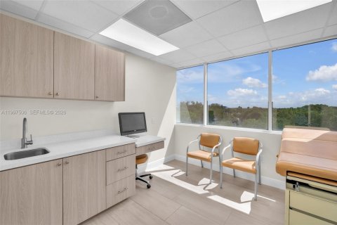 Commercial property in Pembroke Pines, Florida № 2060860 - photo 24