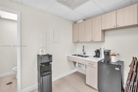 Commercial property in Pembroke Pines, Florida № 2060860 - photo 29