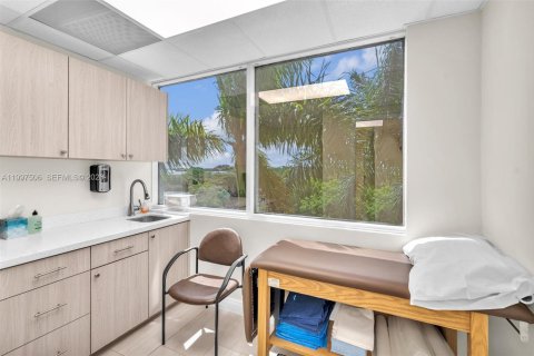 Commercial property in Pembroke Pines, Florida № 2060860 - photo 28