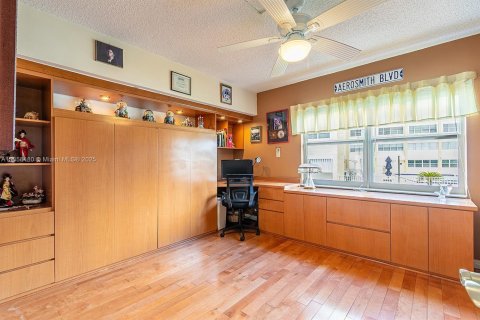 Купить кондоминиум в Халландейл-Бич, Флорида 3 спальни, 128.11м2, № 2012878 - фото 24
