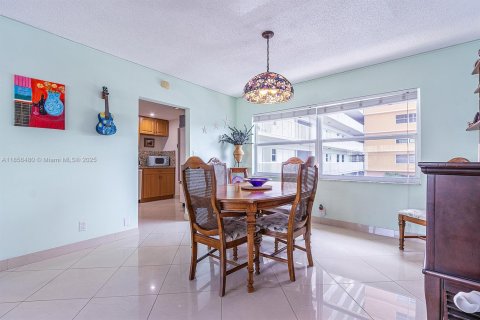 Купить кондоминиум в Халландейл-Бич, Флорида 3 спальни, 128.11м2, № 2012878 - фото 11