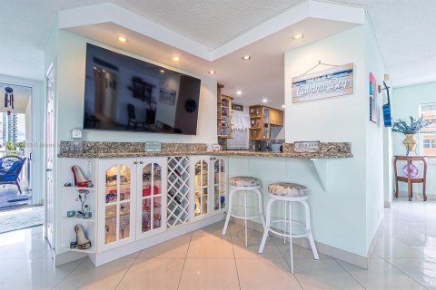 Купить кондоминиум в Халландейл-Бич, Флорида 3 спальни, 128.11м2, № 2012878 - фото 8