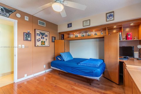Купить кондоминиум в Халландейл-Бич, Флорида 3 спальни, 128.11м2, № 2012878 - фото 25