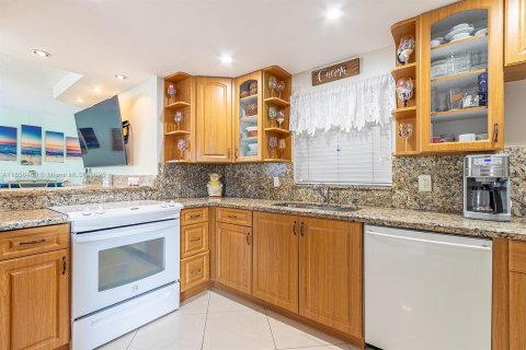 Купить кондоминиум в Халландейл-Бич, Флорида 3 спальни, 128.11м2, № 2012878 - фото 13