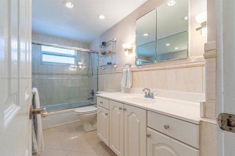 Купить кондоминиум в Халландейл-Бич, Флорида 3 спальни, 128.11м2, № 2012878 - фото 27