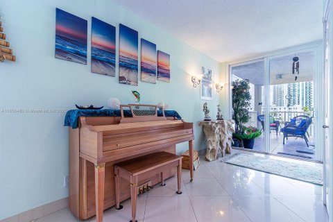 Купить кондоминиум в Халландейл-Бич, Флорида 3 спальни, 128.11м2, № 2012878 - фото 5