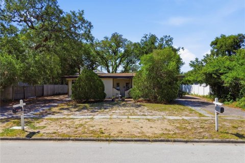 House in Clearwater, Florida 2 bedrooms, 118.54 sq.m. № 2287616