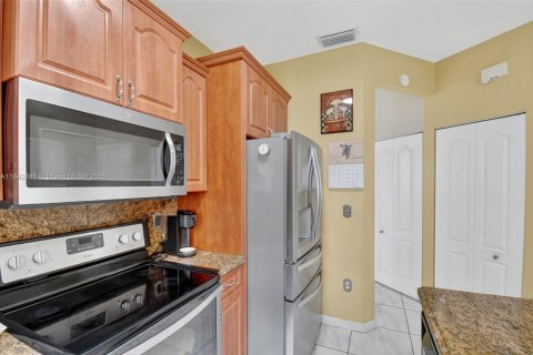 House in Pembroke Pines, Florida 3 bedrooms, 157.19 sq.m. № 1836250 - photo 27