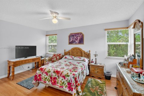 House in Pembroke Pines, Florida 3 bedrooms, 157.19 sq.m. № 1836250 - photo 28