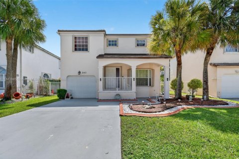 House in Pembroke Pines, Florida 3 bedrooms, 157.19 sq.m. № 1836250 - photo 1