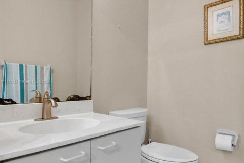 House in Pembroke Pines, Florida 3 bedrooms, 157.19 sq.m. № 1836250 - photo 12