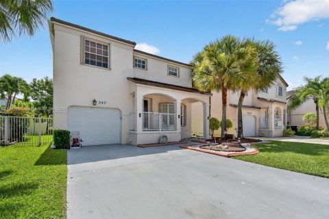 House in Pembroke Pines, Florida 3 bedrooms, 157.19 sq.m. № 1836250 - photo 2