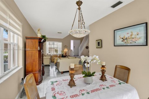 House in Pembroke Pines, Florida 3 bedrooms, 157.19 sq.m. № 1836250 - photo 26