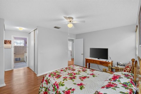 House in Pembroke Pines, Florida 3 bedrooms, 157.19 sq.m. № 1836250 - photo 30