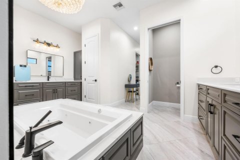 Купить виллу или дом в Палм Сити, Флорида 3 комнаты, 352.56м2, № 2181302 - фото 24