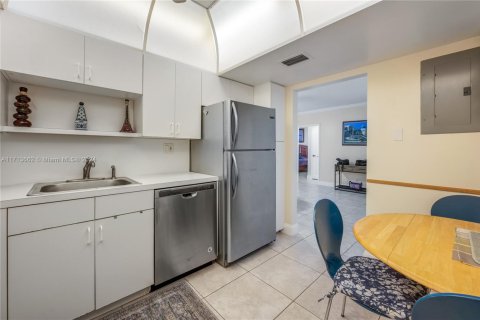 Copropriété à louer à Hollywood, Floride: 2 chambres, 111.2 m2 № 1465672 - photo 9