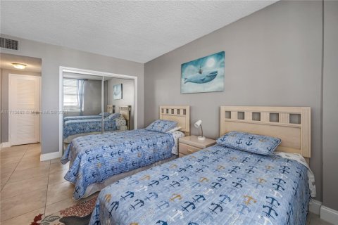 Copropriété à louer à Hollywood, Floride: 2 chambres, 111.2 m2 № 1465672 - photo 17
